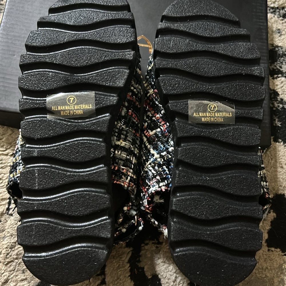 Brand new in box - Picture 4 of 5